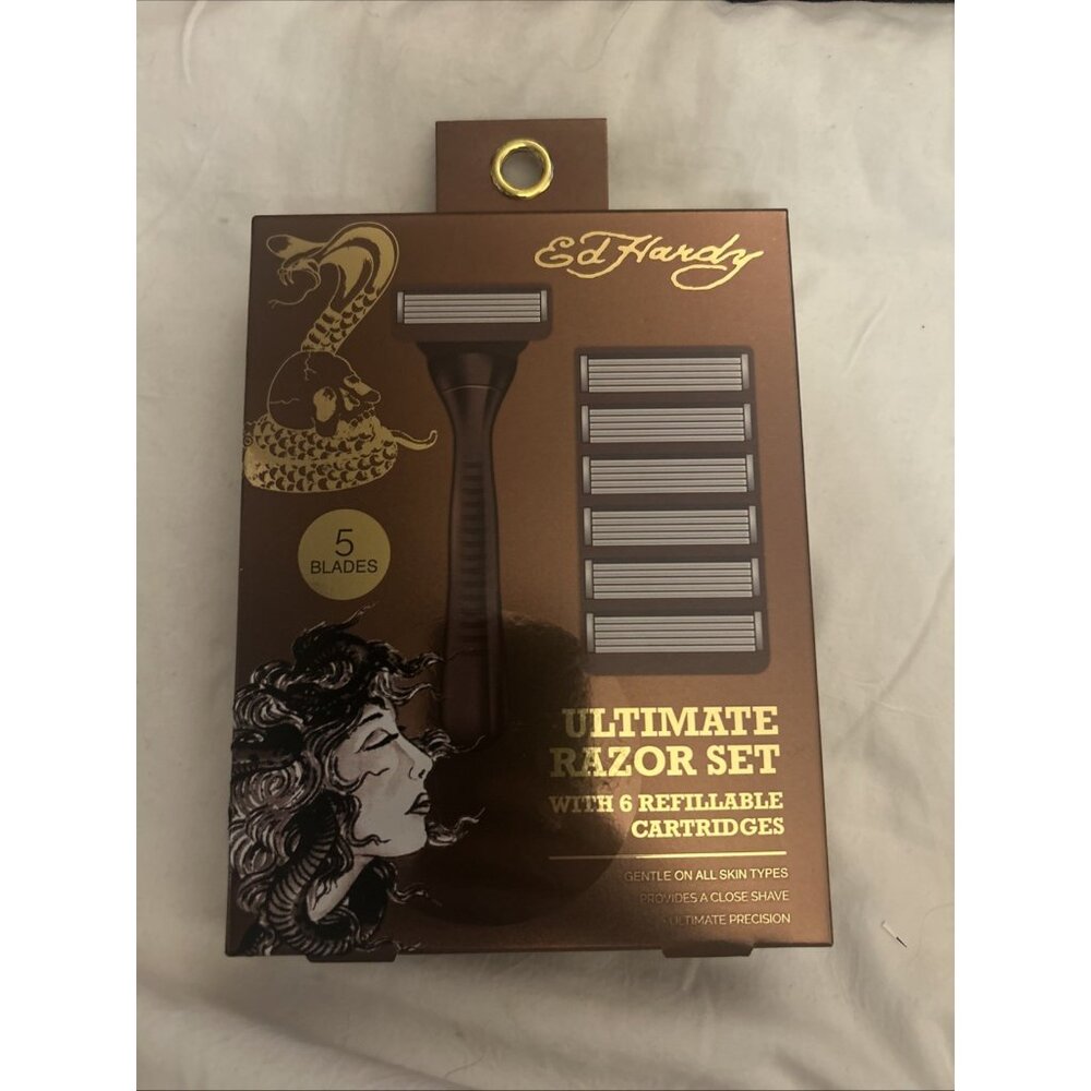 Ed Hardy Ultimate Razor Set 5 Refillable Cartridges Glides Easily & Gentle Skin